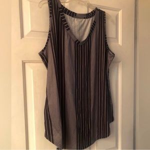 NWOT- Misses v- neck silky tank size XL in perfect condition